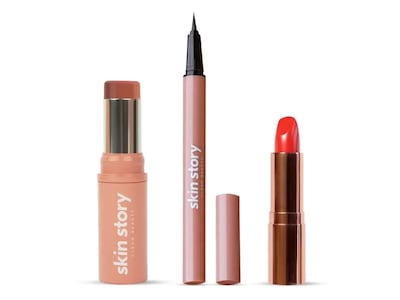 It Girl bundle with a multistick, eyeliner and lipstick. Photo: Skin Story