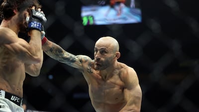 Alexander Volkanovski lands a punch on Movsar Evloev.
