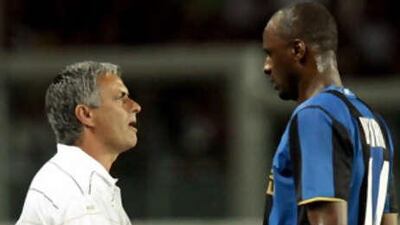 The Inter Milan coach Jose Mourinho gives instructions to Patrick Vieira.