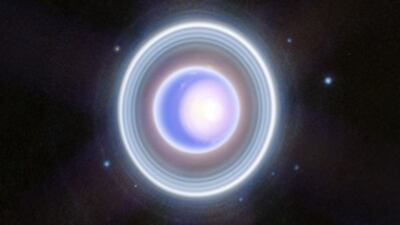 The images of Uranus taken by the James Webb Space Telescope reveal the ice giant's seasonal north polar cloud cap. Photo: Nasa