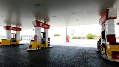 The closure of petrol stations in Sharjah has left motorists scrambling to find places to wash their cars, pump air into their tyres and change their oil. WATCH VIDEO