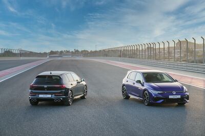 Volkswagen Golf R 2022 is available in Lapiz Blue Metallic, Pure White or Deep Black Pearl Effect.