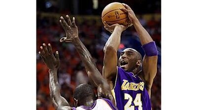 Kobe Bryant shoots over the Suns' Jason Richardson.