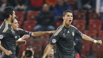 Cristiano Ronaldo, right, kept up his record of scoring in every game so far with Real Madrid, this time against FC Zurich.