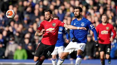 Manchester United's Bruno Fernandes, left, and Everton's Andre Gomes vie for the ball on Sunday. AP