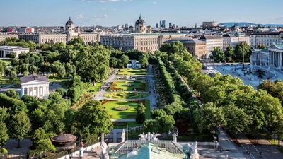 The Volksgarten with the Austrian parliament building in the background. Christian Stemper / WienTourismus