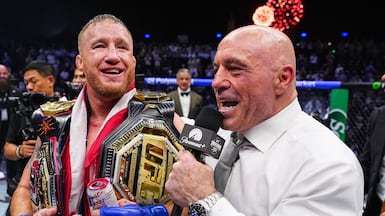 Joe Rogan interviews Justin Gaethje after the American beat Ilia Topuria to win the UFC lightweight championship. Photo: Zuffa LLC