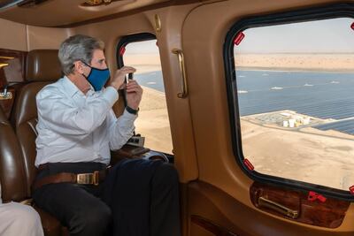 John Kerry is given a helicopter tour of Noor solar park, outside Abu Dhabi, on his visit to the Emirates. Courtesy: Office of the UAE Special Envoy for Climate Change