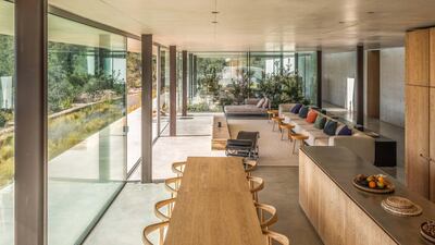 The structure relies on three noble materials – wood, steel and glass