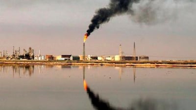epa02373541 (FILE) A file photo dated 08 March 2009 of a general view of an oil refinery in the waters of the Northern Arabian Gulf close to the port town of Umm Quasar in Basra, southern Iraq on 08 March 2009. Iraq has around 143 billion barrels of crude oil reserves, about 24 per cent more than previous estimates, the Iraqi Minister of Oil said on 04 October 2010. The reserves are mostly located in 66 oil fields in southern Iraq, Oil Minister Hussein al-Shahristani announced. This estimate places Iraq as the holder of the worldës fourth largest crude oil reserves, behind Saudi Arabia, Venezuela, and Canada. Previous estimates made in the 1990s placed oil reserves at 119 billion barrels. EPA/HAIDER AL-ASSADEE *** Local Caption *** 02373541.jpg