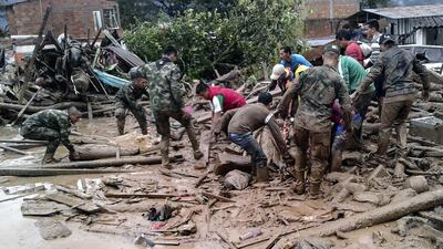 Colombian soldiers search for victims following mudslides caused by heavy rains in Mocoa on April 1, 2017. AFP / EJERCITO DE COLOMBIA