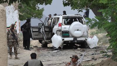 Pakistani security officials examine the site of an explosion in Mastung district, east of the of capital Quetta in Baluchistan province on May 12, 2017. At least 25 people were killed in the attack which appeared to target a top senator’s convoy. Banaras Khan / Agence France-Presse
