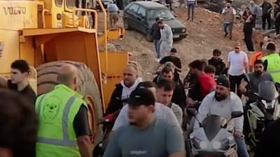 Thousands of Lebanese struggle with long delays to return