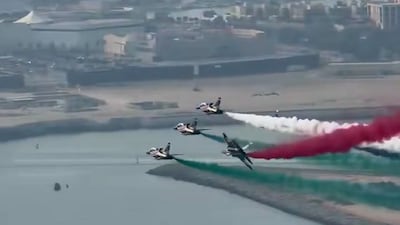 UAE stunt jets wow spectators ahead of National Day