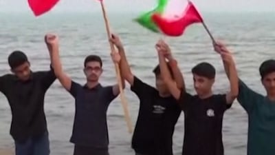 Iranians form human chain at Hormuz