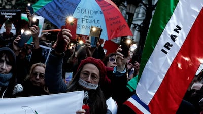 Parisians march in solidarity with Iranian protestors