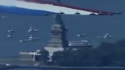 UAE stunt jets wow crowds with New York flyby