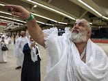 Pilgrims 'stone the devil' to mark end of Hajj and start of Eid