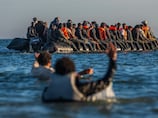 Small boat crosses English Channel with more than 100 migrants on board