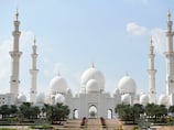 Sheikh Zayed Grand Mosque opens doors to record number of visitors and worshippers in 2025